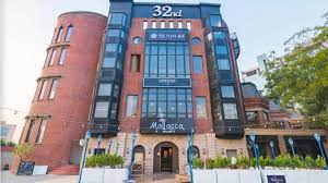 32nd Avenue (milestone)